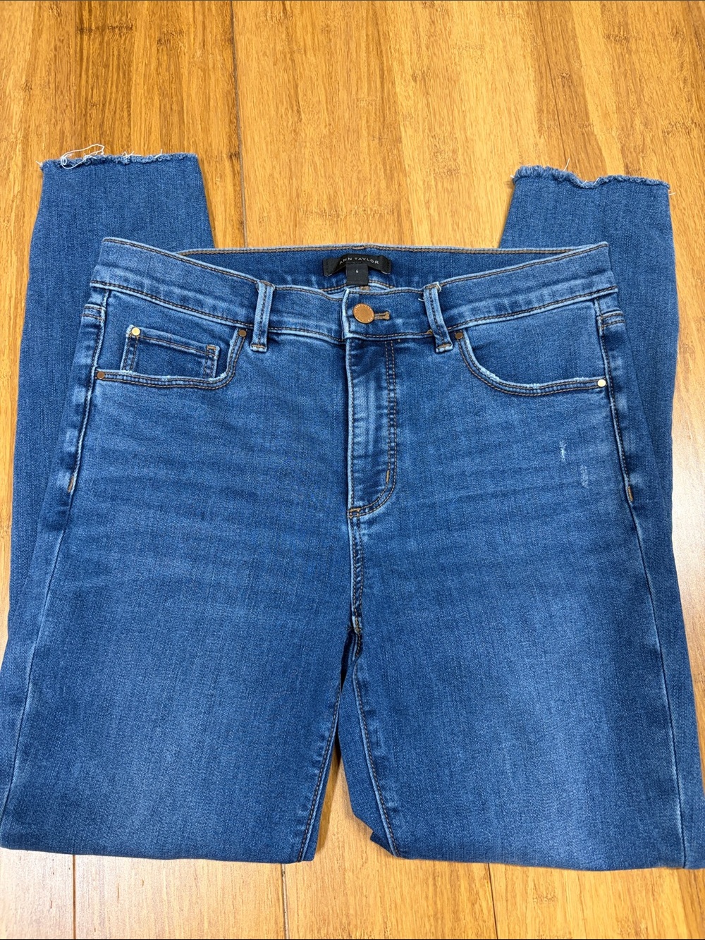 Ann Taylor Skinny Medium Wash Jeans size 6